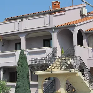 Purple House Pula