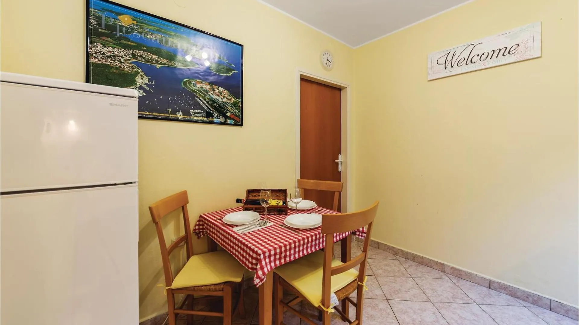 Nice Apartment In Pula With Kitchen Chorvatsko