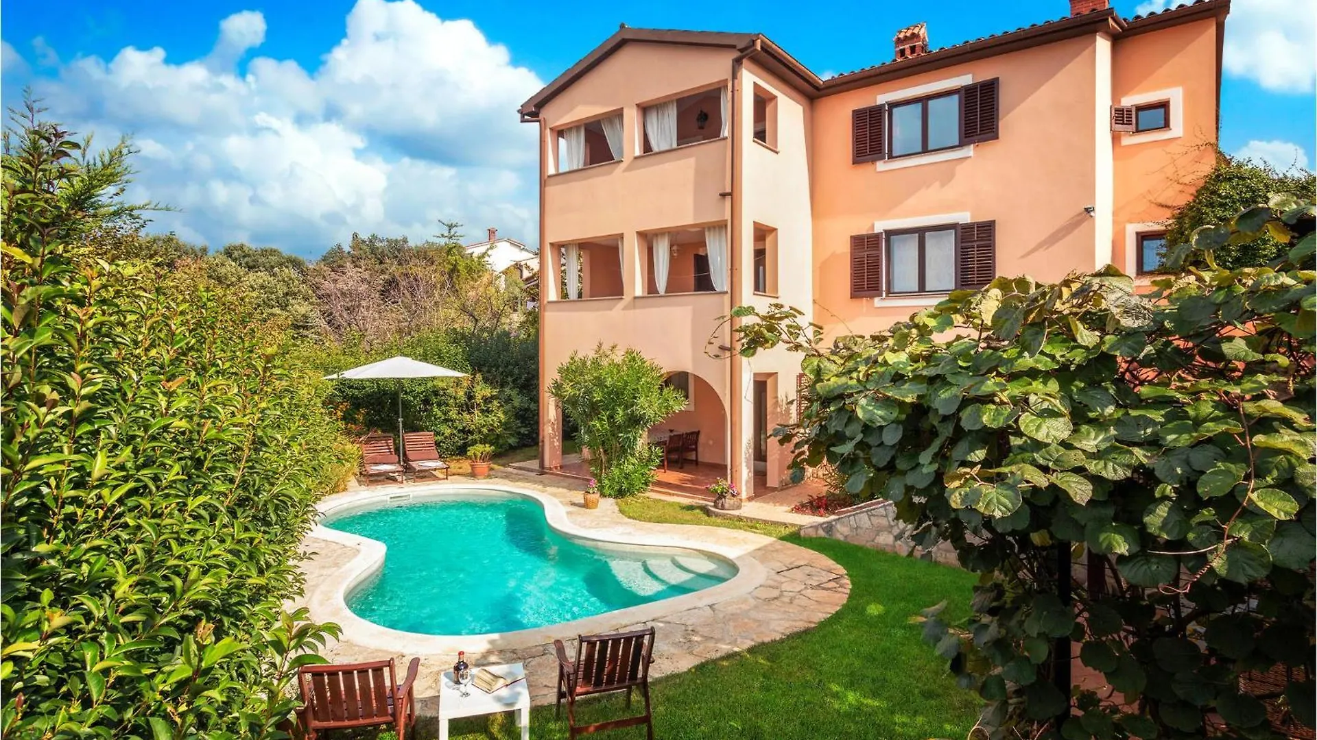 Nice Apartment In Pula With Kitchen
