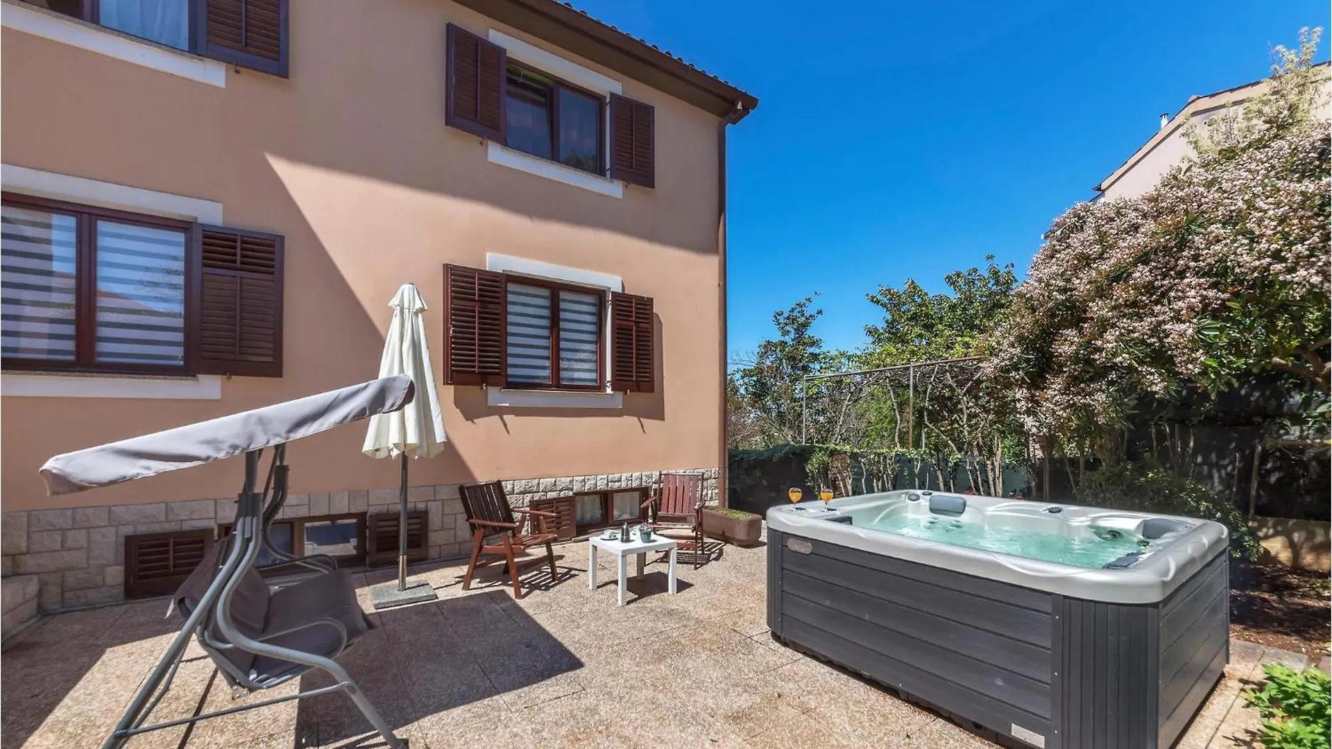 Nice Apartment In Pula With Kitchen